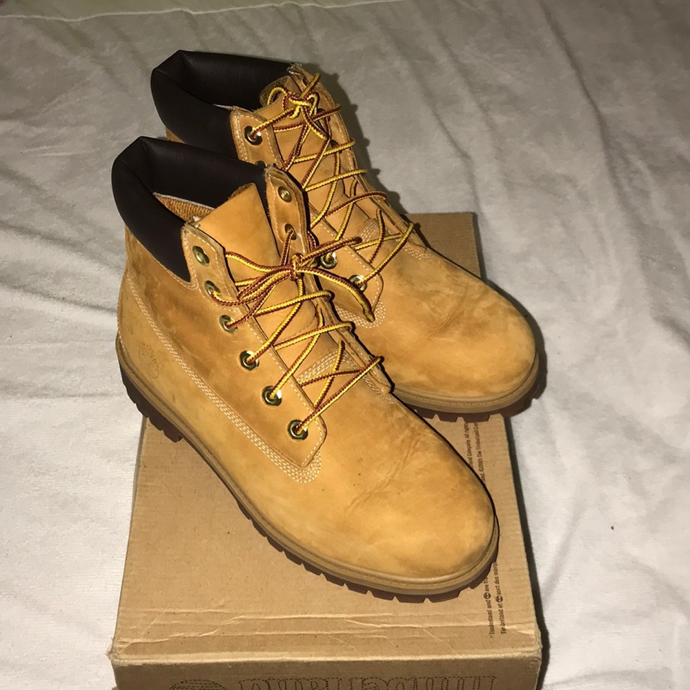 Lightly worn Juniors Timberland Boots